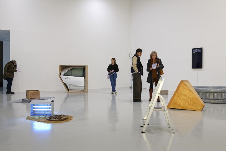 Earwitness inventory - par Lawrence Abu Hamdam, exposition Aux frontières de l'audible au Frac Franche-Comté du 19 novembre 2023 au 14 avril 2024