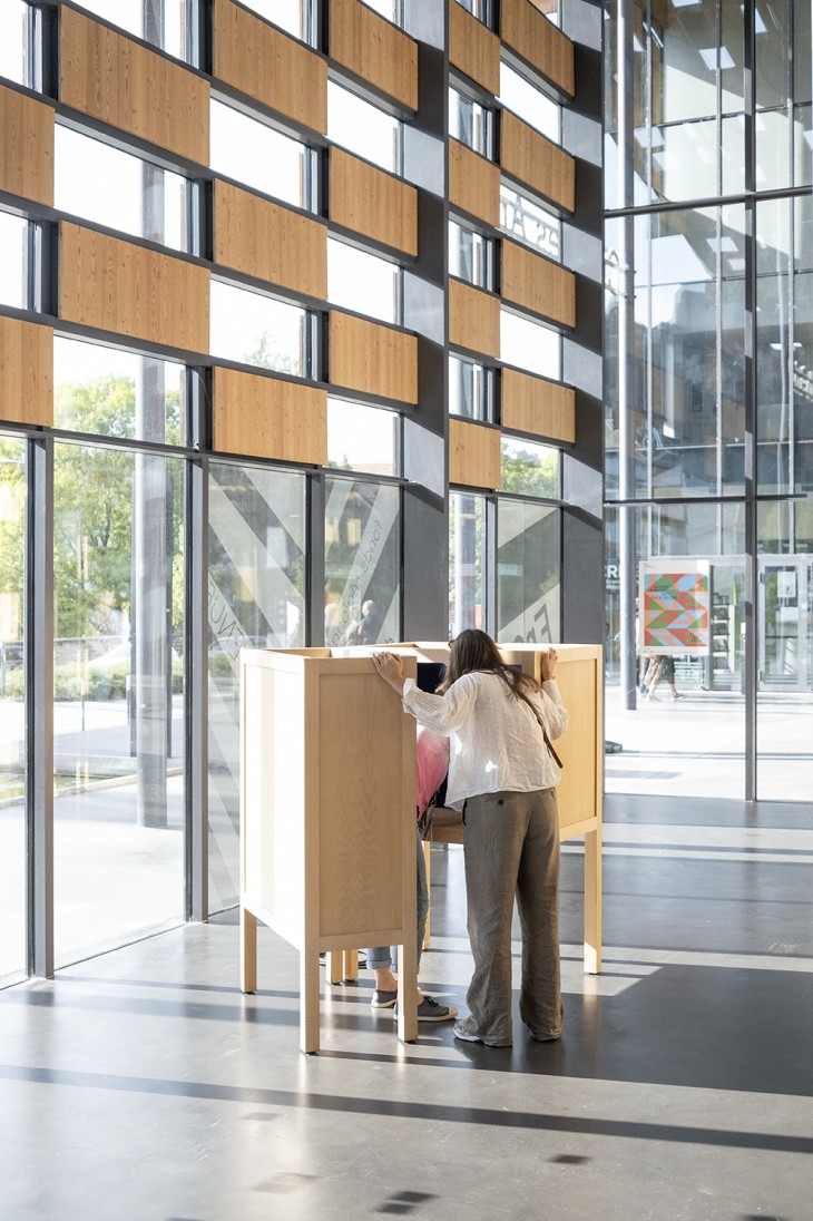 Sébastien Roux et Olivier Vadrot, À soi-même, 2013, collection Frac Franche-Comté.